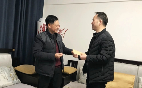 集團領導春節(jié)前走訪慰問一線職工、困難職工和離退休老干部(圖2)