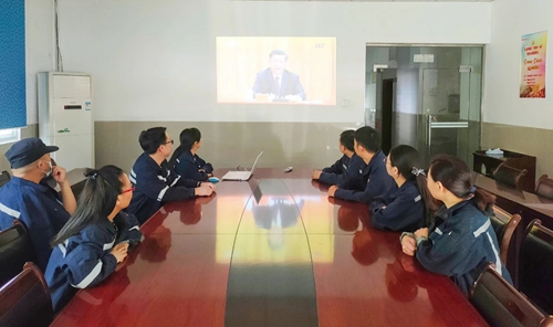 向抗疫英雄致敬！宜化集團(tuán)組織收看全國抗擊新冠肺炎疫情表彰大會(圖7)