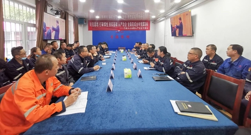 向抗疫英雄致敬！宜化集團(tuán)組織收看全國抗擊新冠肺炎疫情表彰大會(圖10)
