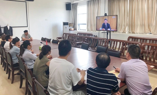 向抗疫英雄致敬！宜化集團(tuán)組織收看全國抗擊新冠肺炎疫情表彰大會(圖13)