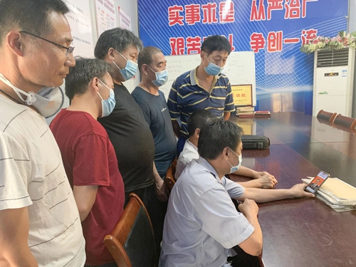 向抗疫英雄致敬！宜化集團(tuán)組織收看全國抗擊新冠肺炎疫情表彰大會(圖14)