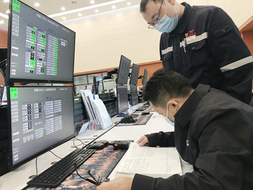 王大真到新疆宜化、新疆宜化礦業(yè)走訪慰問干部職工(圖1)