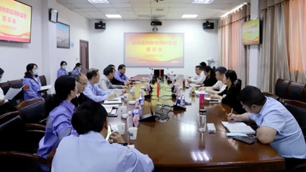 湖北省稅務(wù)局黨委委員、副局長何小平一行到楚星公司現(xiàn)場調(diào)研(圖2)