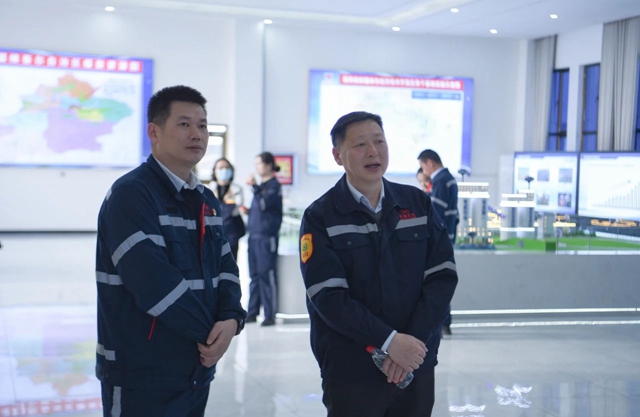 黃智華、王大真一行到新疆宜化和新疆宜化礦業(yè)現(xiàn)場調(diào)研(圖3)