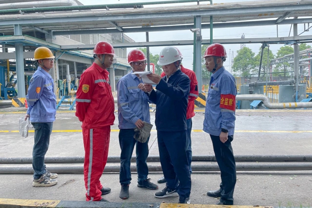 王大真到松滋肥業(yè)、楚星公司和股份公司現(xiàn)場檢查安全生產工作(圖1)