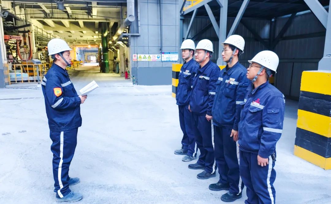 新疆宜化電石車間二一班：強(qiáng)化班組建設(shè)，筑牢基層基石(圖4)