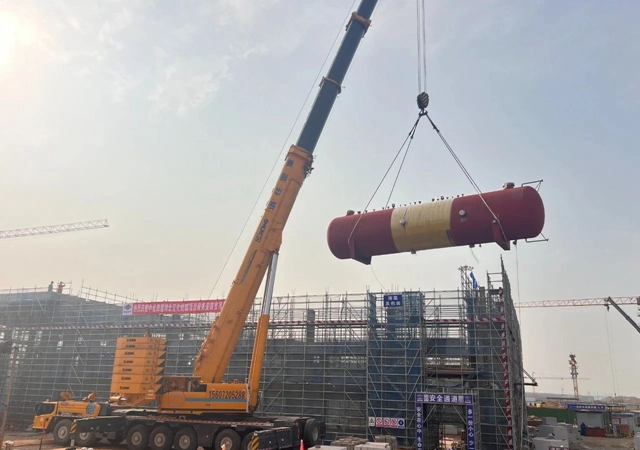 首臺(tái)大型設(shè)備“落戶”，氯堿新能源項(xiàng)目吹響工程設(shè)備安裝新號(hào)角！