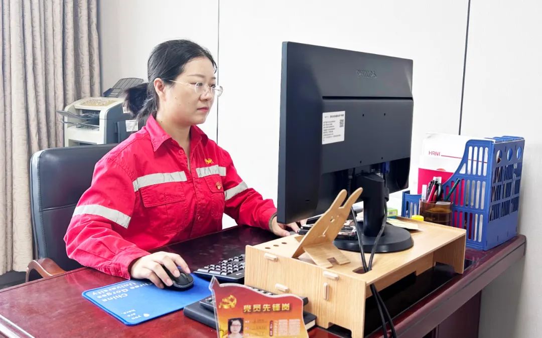 【宜化榜樣】化機公司牛艷嬌：恪盡職守勇?lián)?dāng)，廉潔自律揚清風(fēng)(圖3)