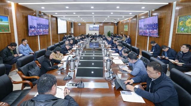 集團(tuán)召開黨委（擴大）會議 部署開展深入貫徹中央八項規(guī)定精神學(xué)習(xí)教育(圖1)