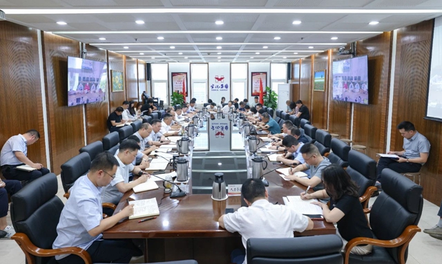 宜化集團(tuán)開(kāi)展深入貫徹中央八項(xiàng)規(guī)定精神學(xué)習(xí)教育讀書班第三次集體學(xué)習(xí)研討