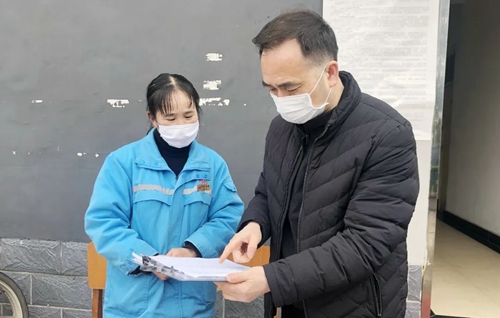 周金平先后到楚星公司、松滋肥業(yè)、實(shí)訓(xùn)基地和股份公司檢查疫情防控工作