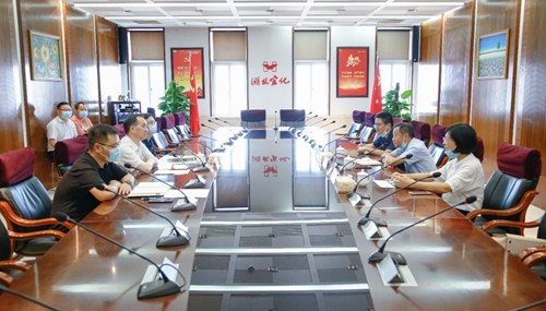 宜昌市總工會黨組書記、常務(wù)副主席皮祖武一行到宜化集團調(diào)研