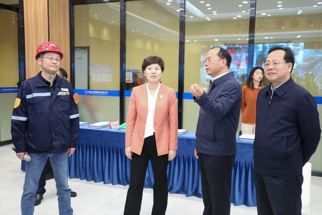 烏海市委副書(shū)記、市長(zhǎng)崔景英一行到宜化集團(tuán)調(diào)研